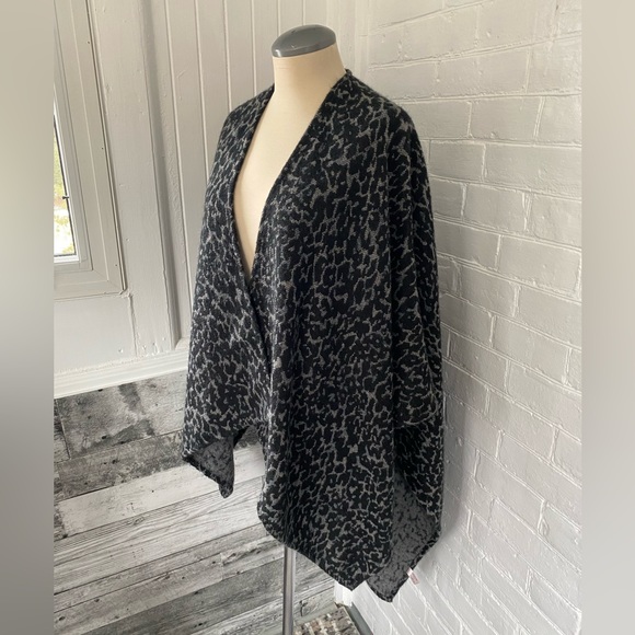 Blanket sweater/shawl - Picture 3 of 4